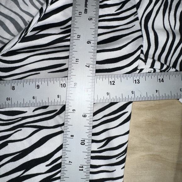 Cabi Zebra Print Long Sleeve Bodysuit Women’s Size Small V-neck - Picture 6 of 7